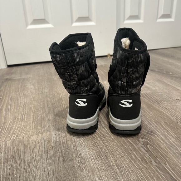 Snow boots - Picture 3 of 11